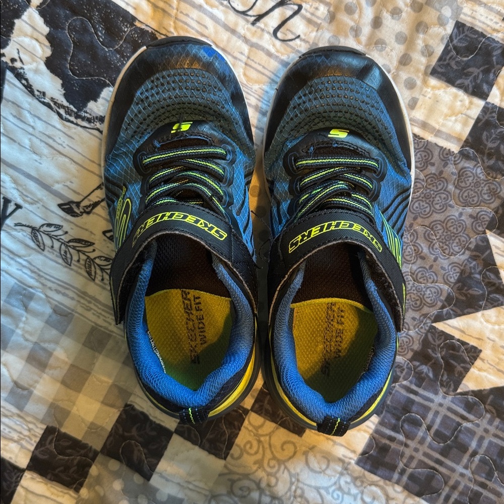 Sketchers sneakers